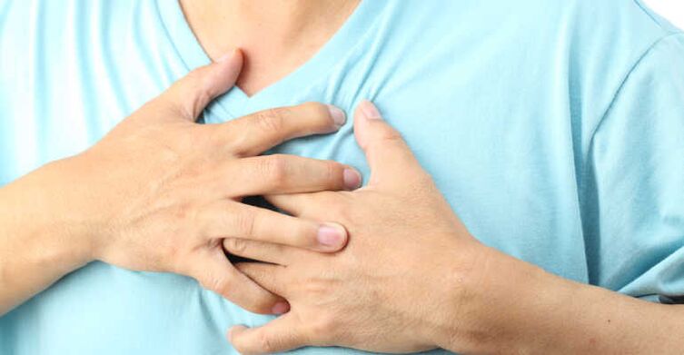 L'ostéochondrose thoracique se manifeste souvent par des douleurs dans la région cardiaque. 